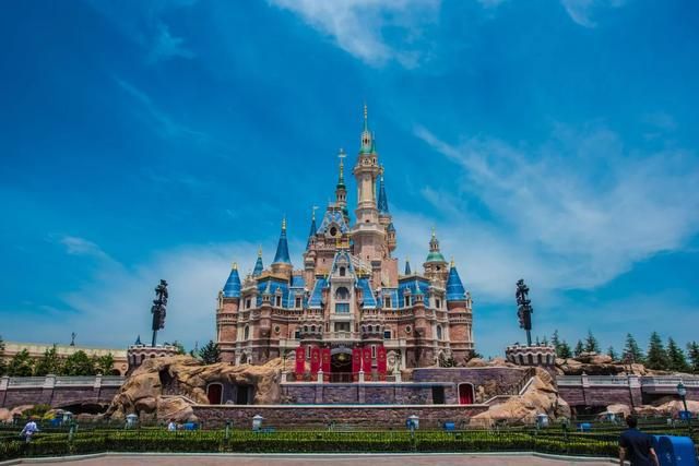 Hong Kong Disneyland Day Tour