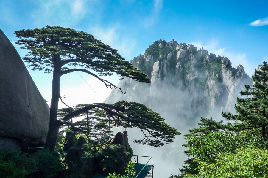 Viaggio in Cina in Agosto con Visite alle Montagne Gialle con il Treno Veloce